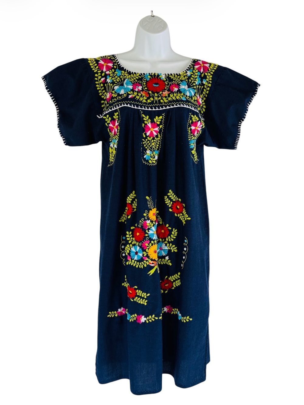 1970s Vintage Ladies Mexican Wedding Dress with Embroidery, Size Large